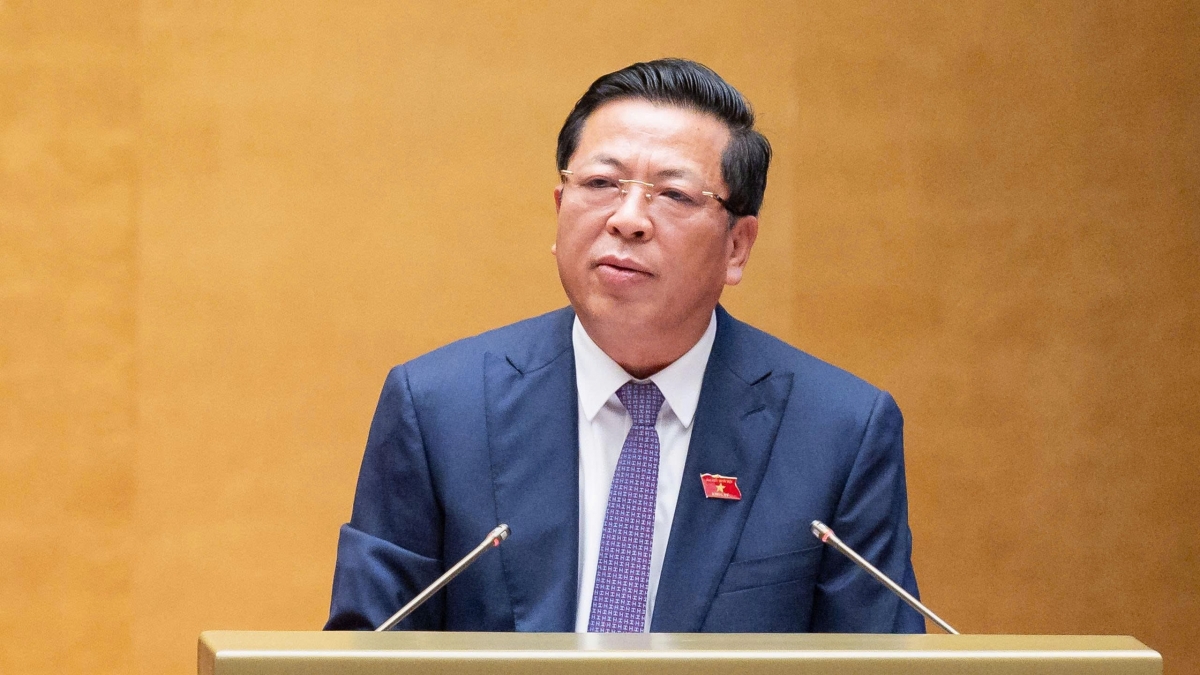 Bộ trưởng Bộ Xây dựng Trần Hồng Minh tiếp thu góp ý vào dự thảo Luật sửa đổi, bổ sung một số điều của Luật Kiến trúc. Ảnh: Quốc hội