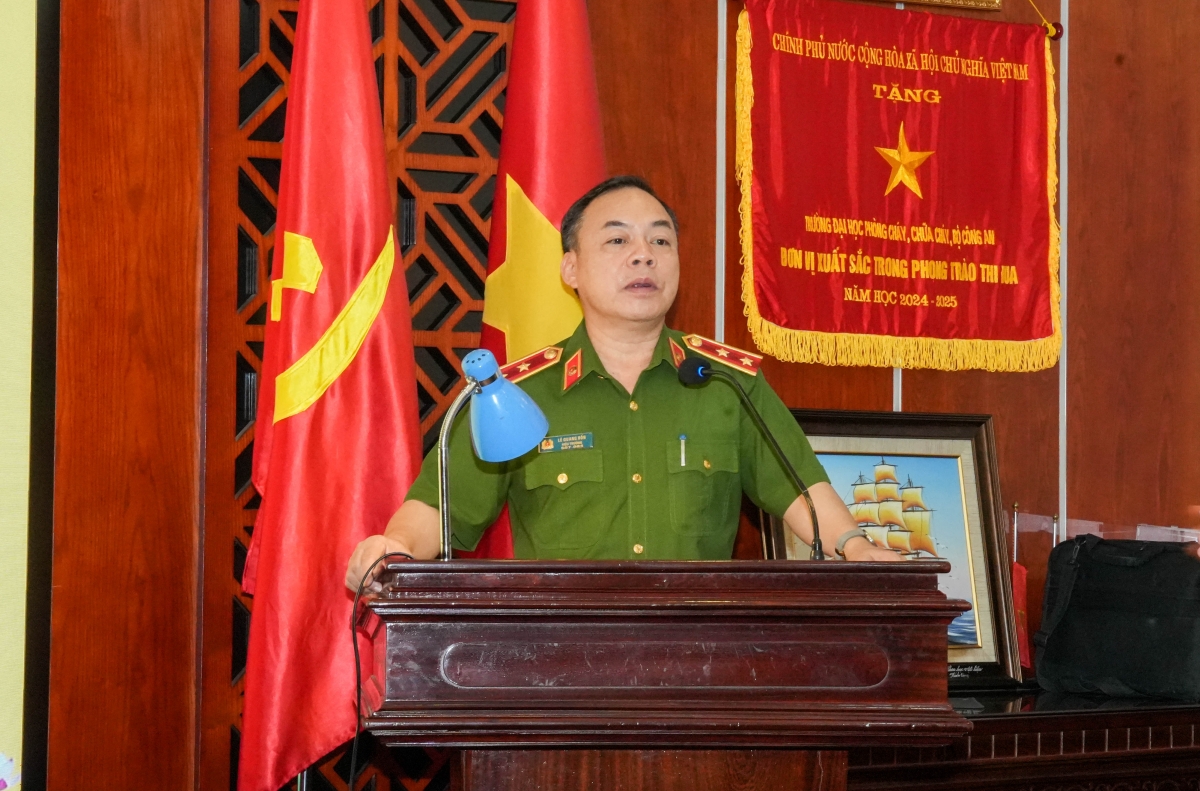 Trung tướng, PGS.TS. Lê Quang Bốn - Hiệu trưởng Học viện Phòng cháy chữa cháy và Cứu nạn cứu hộ phát biểu tại lễ khai giảng (Ảnh: Trường ĐH Y dược ĐHQGHN) 