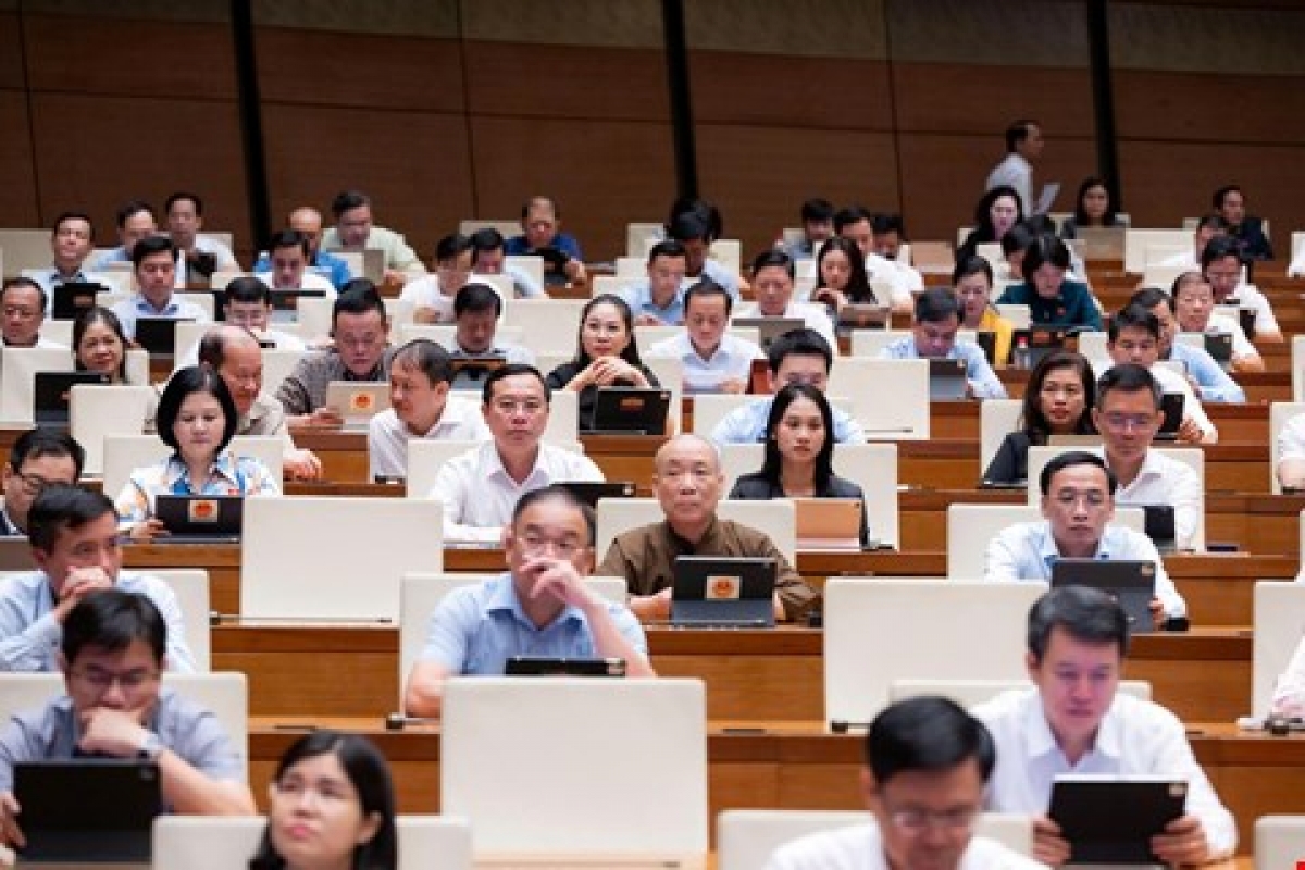 Các đại biểu tại phiên thảo luận tại hội trường về dự thảo Luật sửa đổi, bổ sung một số điều của Luật Xuất bản. Ảnh: Quốc hội.