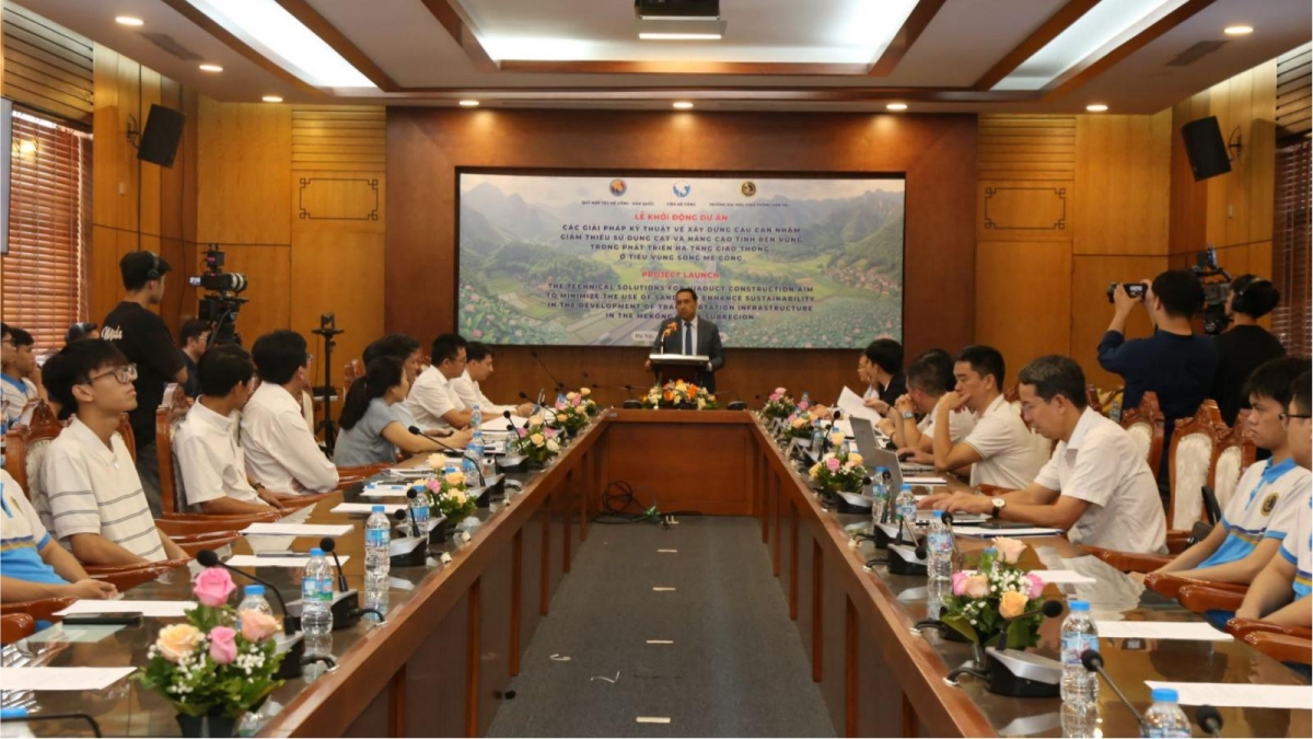 Toàn cảnh buổi Lễ khởi động Dự án “Giải pháp kỹ thuật xây dựng cầu cạn nhằm giảm thiểu sử dụng cát và nâng cao tính bền vững trong phát triển kết cấu hạ tầng giao thông tại Tiểu vùng sông Mê Công”. (Ảnh: UTC)