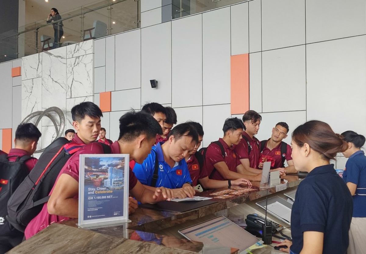 Toàn đội dành buổi chiều 01/08 để tập hồi phục trong khách sạn (Ảnh: VFF)