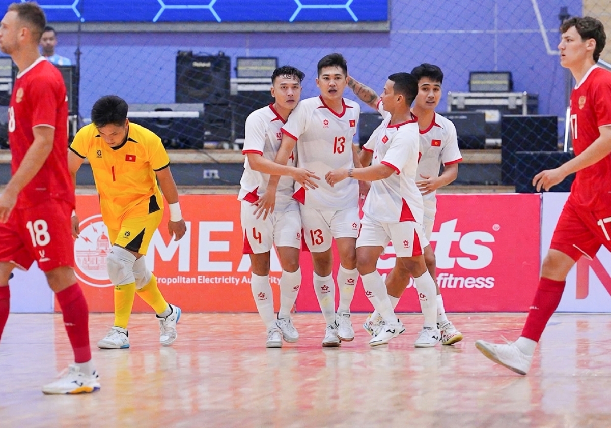 Thái Huy lập công nâng tỷ số lên 2-1 (Ảnh: VFF)