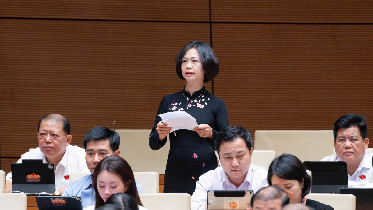 Đại biểu Hoàng Ngân Hoàn (ĐBQH tỉnh Sơn La) góp ý vào dự thảo Luật sửa đổi, bổ sung một số điều của Luật Kiến trúc. Ảnh: Quốc hội