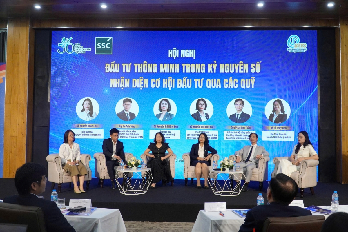 Các đại biểu tham gia thảo luận về cơ hội đầu tư qua các quỹ - Ảnh: Ủy ban Chứng khoán Nhà nước.