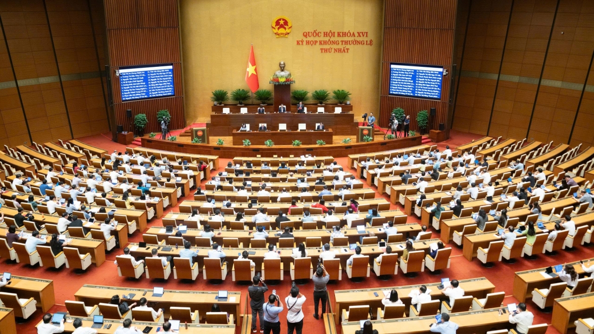 Các đại biểu tại hội trường chiều 10/8, thảo luận về dự án Luật sửa đổi, bổ sung một số điều của Luật Kiến trúc. Ảnh: Quốc hội