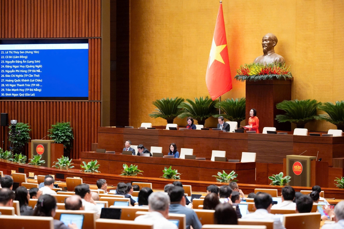 Sáng 9/8, tiếp tục chương trình Kỳ họp không thường lệ thứ nhất, Quốc hội khóa XVI thảo luận tại hội trường về dự án Luật sửa đổi, bổ sung một số điều của Luật Xuất bản. Ảnh: Quốc hội