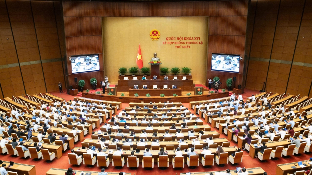 Sáng 11/8, các đại biểu Quốc hội thảo luận tại hội trường về Dự án Luật Phát triển đô thị. (Ảnh: Quốc hội)