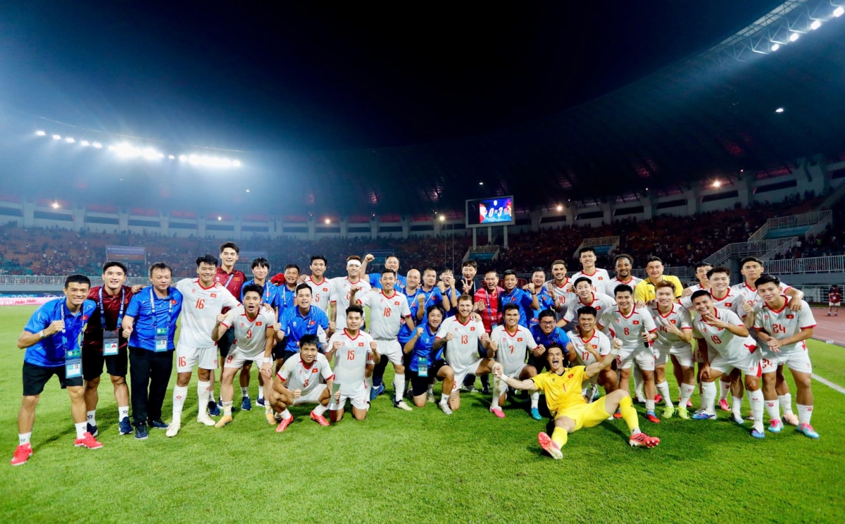 Ở ASEAN Cup, đội tuyển Việt Nam mới có 2 lần đánh bại đội tuyển Indonesia ngay trên sân khách (Ảnh: VFF)