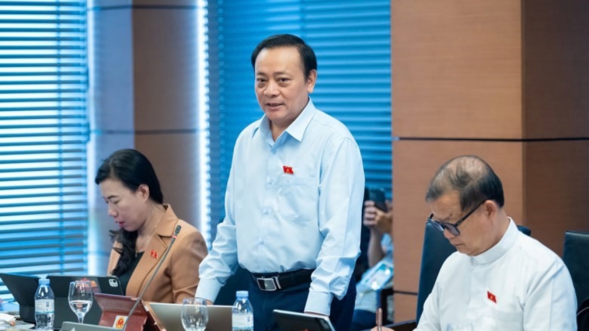 Đại biểu Lê Văn Khảm: "Một đô thị đặc biệt cần được xây dựng trên nền tảng xã hội bền vững, trong đó sức khỏe người dân là yếu tố đặc biệt quan trọng". (Ảnh: Quốc hội)