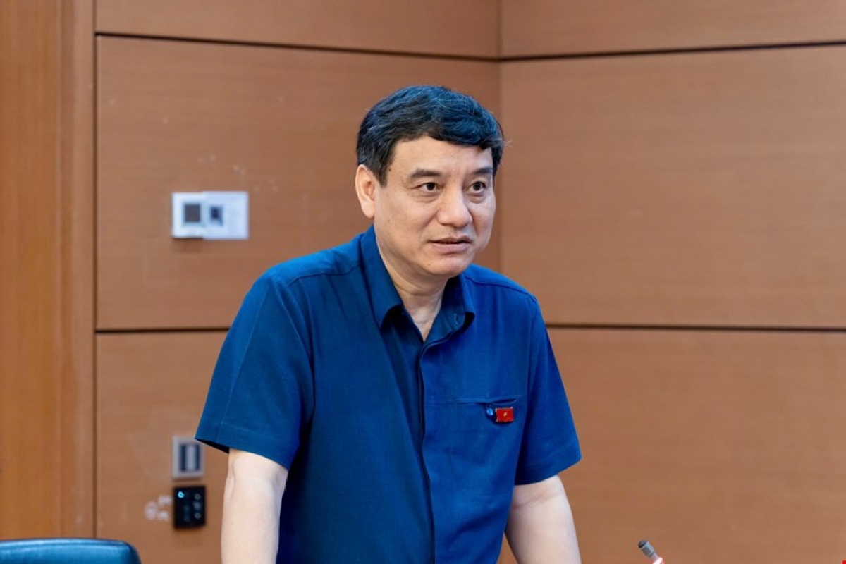 Chủ nhiệm Ủy ban Văn hóa và Xã hội Nguyễn Đắc Vinh (ĐBQH tỉnh Tuyên Quang) phát biểu thảo luận tại tổ. (Ảnh: Quốc hội)