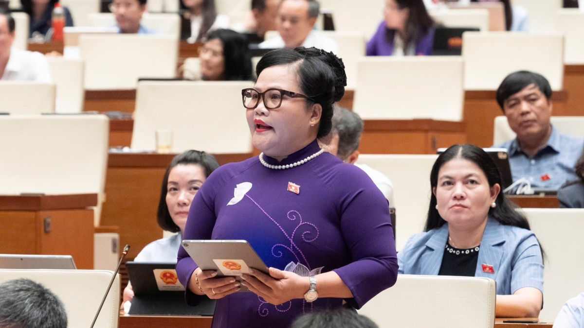 Đại biểu Nguyễn Thị Sửu phát biểu tại hội trường Quốc hội sáng 20/8. (Ảnh: Quốc hội)