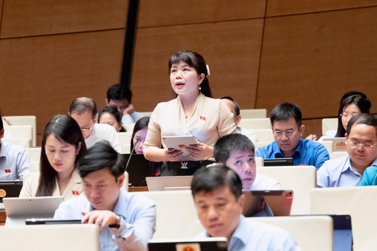 Đại biểu Nguyễn Thị Thu Hà (ĐBQH tỉnh Quảng Ninh) góp ý vào dự thảo Luật Hòa giải ở cơ sở (sửa đổi)
Ảnh: Quốc hội