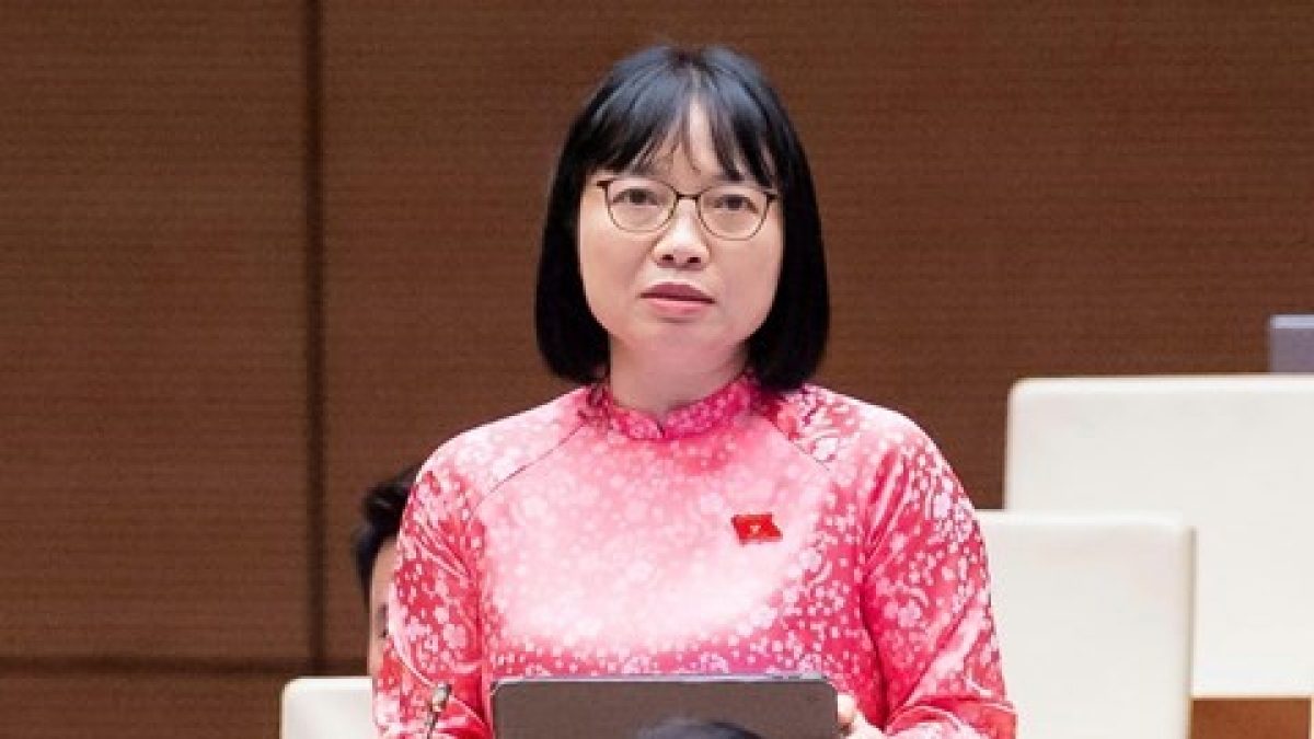 Đại biểu Nguyễn Thị Việt Nga (ĐBQH TP Hải Phòng) phát biểu tại kỳ họp. (Ảnh: Quốc hội)