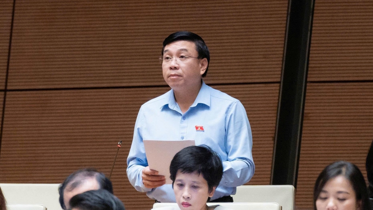 Đại biểu Nguyễn Văn Mạnh phát biểu thảo luận về sửa đổi Luật Đất đai 2024 tại hội trường Quốc hội ngày 21/8. (Ảnh: Quốc hội)