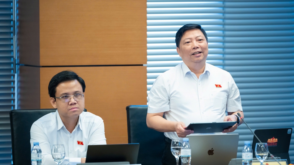 Đại biểu Nguyễn Vũ Trung góp ý vào dự thảo Luật Phát triển đô thị sáng 7/8. (Ảnh: Quốc hội)