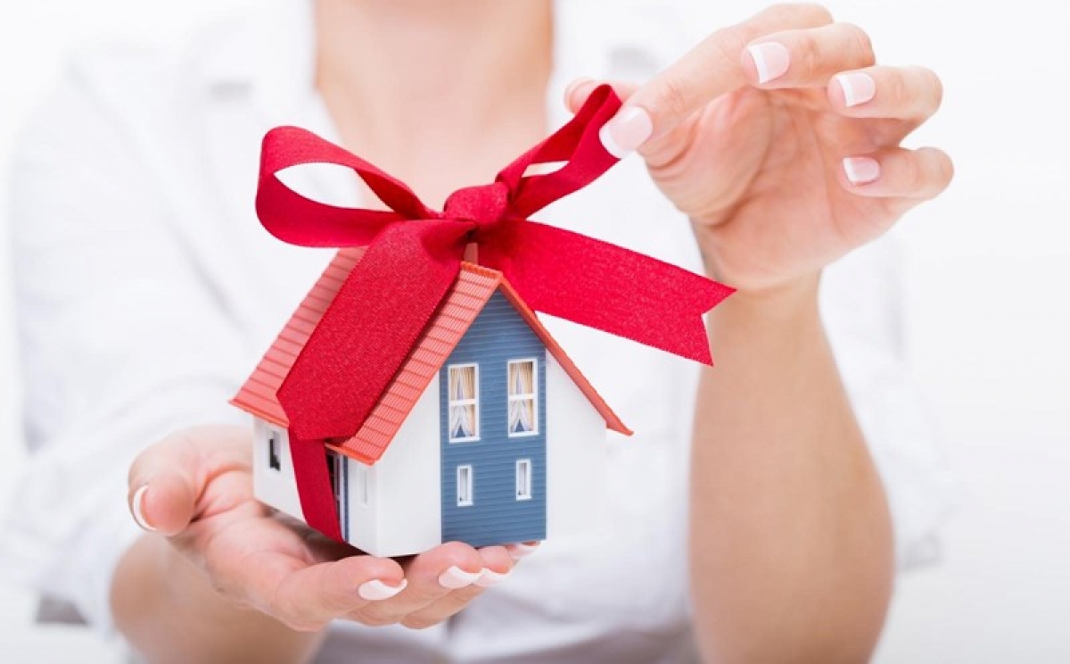 Tặng cho tài sản có đi kèm nghĩa vụ là việc thường thấy trong cuộc sống hàng ngày (Ảnh: LuatVietnam)