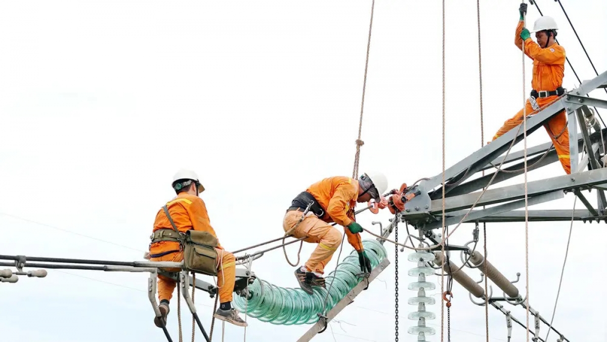 Thao tác trên cao (Ảnh: Mạnh Hùng PTC1)