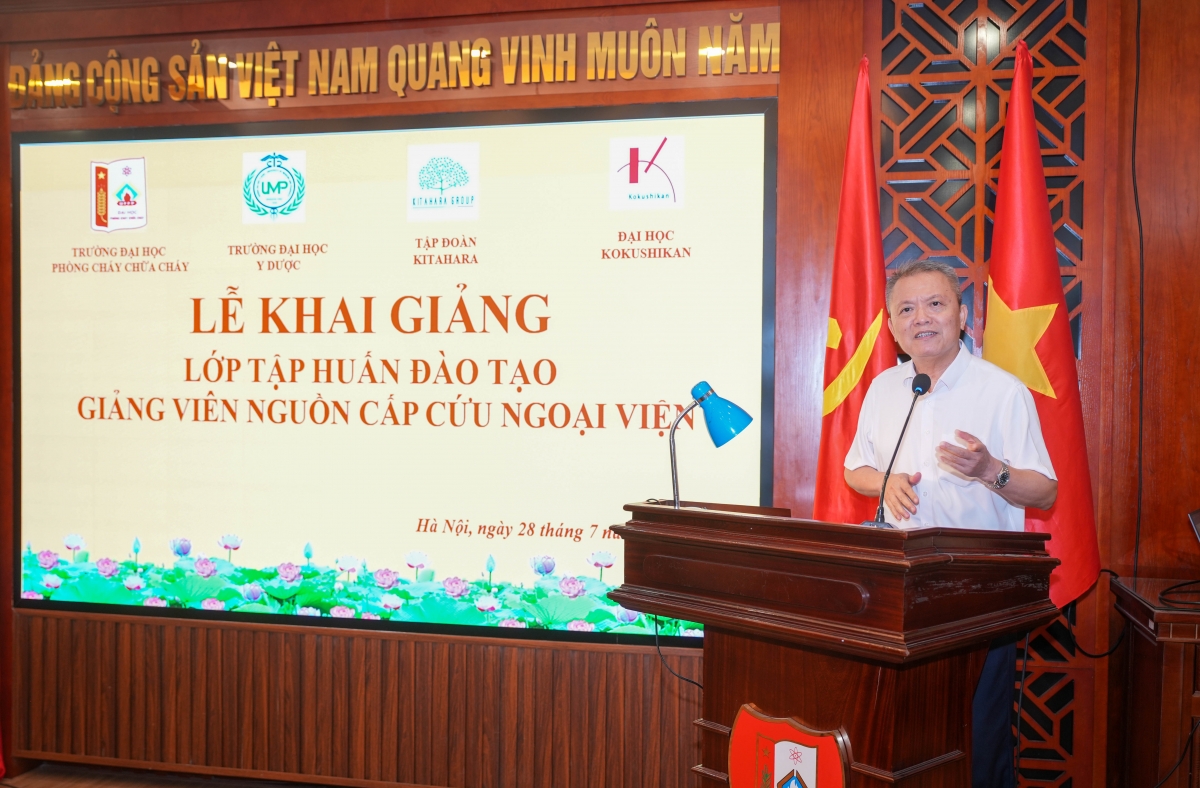 GS.TS.TTND. Lê Ngọc Thành - Hiệu trưởng Trường Đại học Y Dược, ĐHQGHN chia sẻ về định hướng hợp tác trong thời gian tới giữa các đơn vị (Ảnh: Trường ĐH Y dược ĐHQGHN)