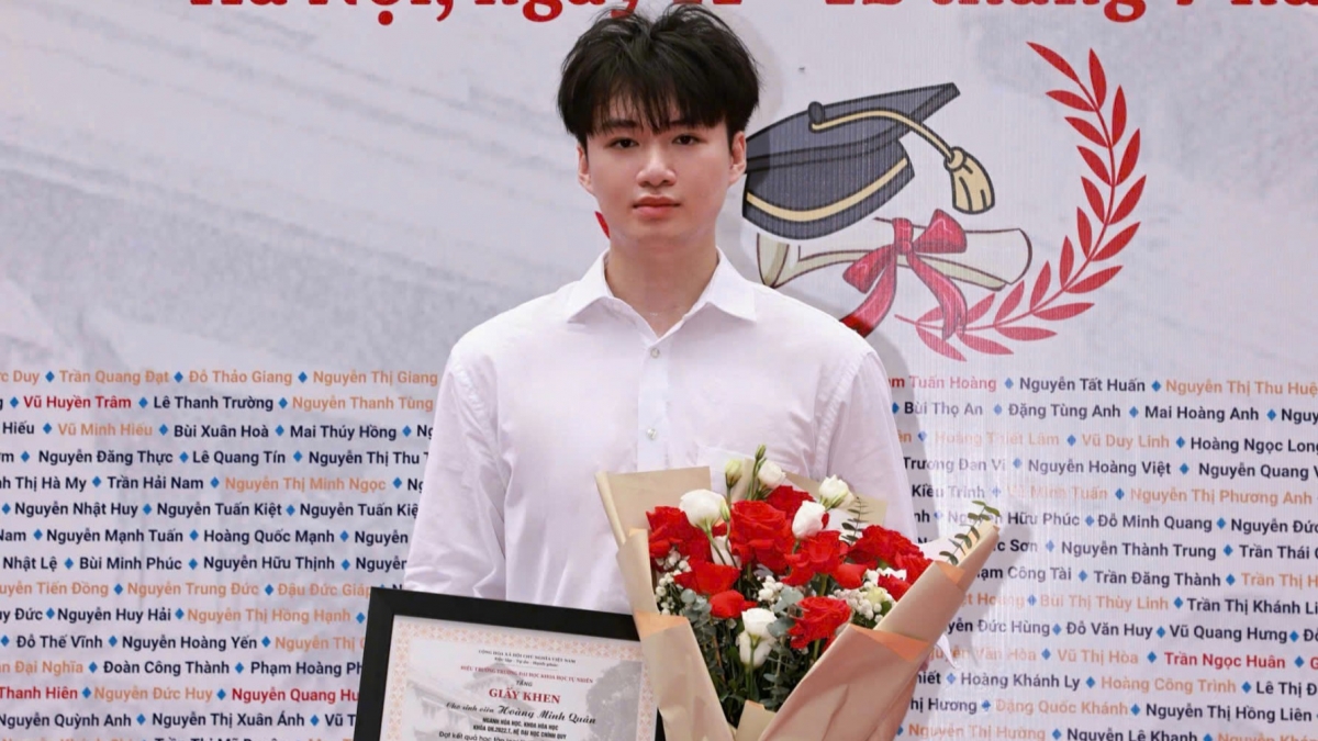 Hoàng Minh Quân sẵn sàng cho hành trình nghiên cứu khoa học sau khi tốt nghiệp Trường Đại học Khoa học tự nhiên, ĐHQG Hà Nội (Ảnh: NVCC)