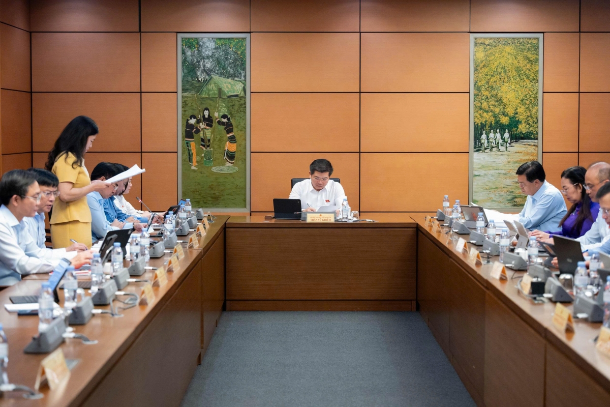 ​Dự án Luật Hòa giải ở cơ sở (sửa đổi) thu hút sự quan tâm bàn thảo tại các tổ trong kỳ họp không thường lệ lần thứ nhất, Quốc hội khóa XVI. Ảnh: Quốc hội