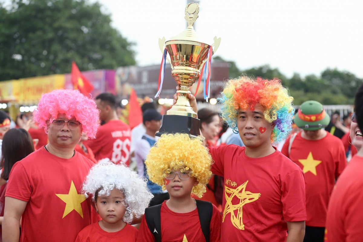 Khán giả Hà Nội và cả nước sẵn sàng cho đêm bóng đá cuồng nhiệt (Ảnh: VFF)