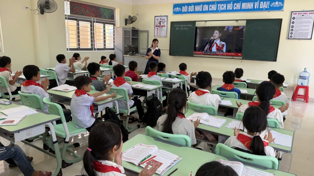 Các em học sinh vùng biên giới giờ đây đã được học tại trường lớp khang trang, tiện nghi đầy đủ (Ảnh: CTV)