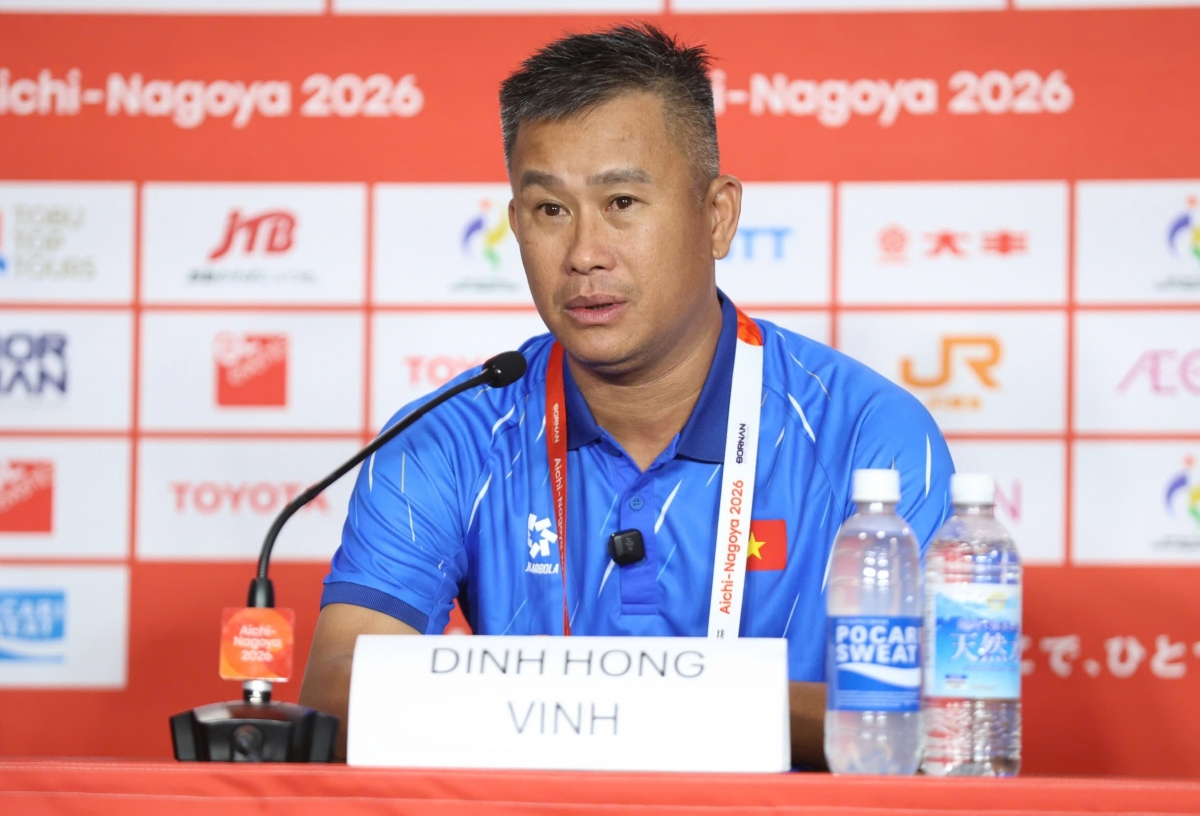 Họp báo sau trận HLV Đinh Hồng Vinh chia sẻ đầy tiếc nuối khi đội không thể giành kết quả như mong đợi. (ảnh VFF)