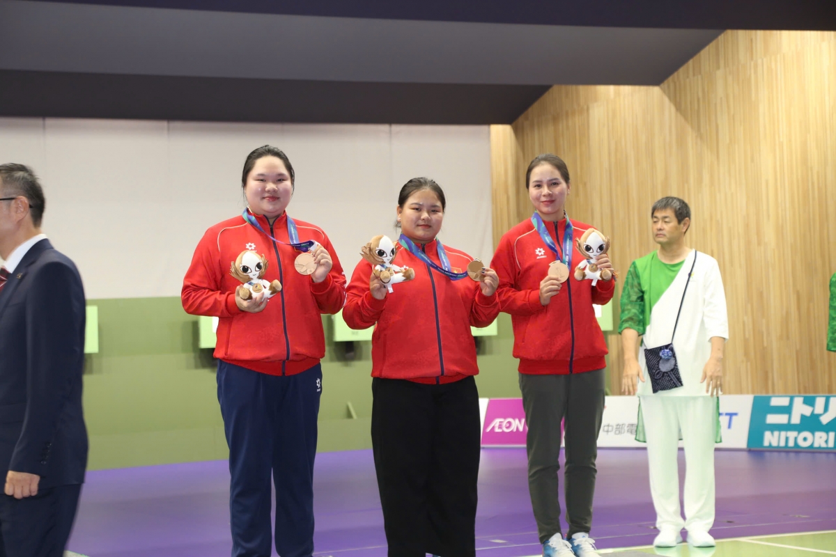 Bộ ba Trịnh Thu Vinh, Nguyễn Thùy Trang và Bùi Thúy Thu Thủy giành HCĐ nội dung 10m súng ngắn hơi đồng đội nữ