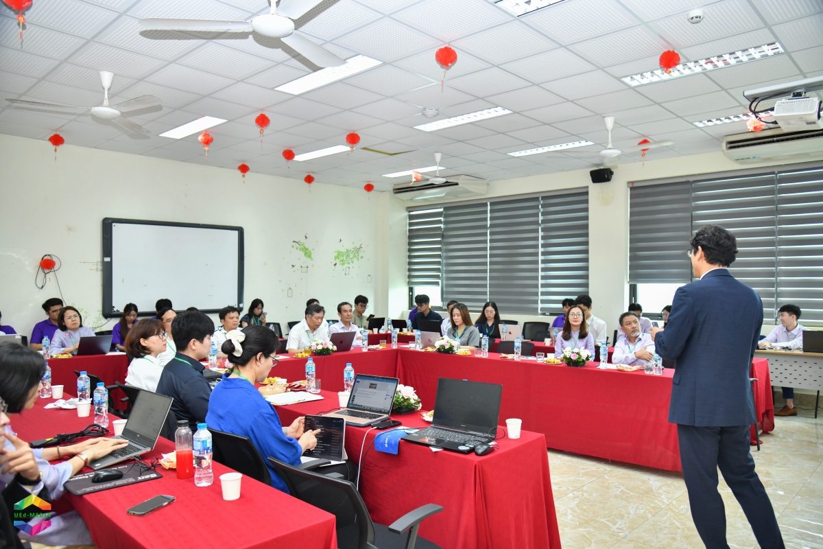 Phiên chuyên đề “Môi trường học tập trải nghiệm số” (Ảnh: ĐHGD)