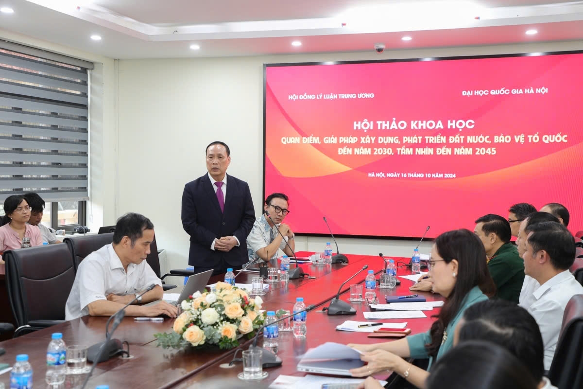 GS. TSKH Nguyễn Đình Đức phát biểu tại Hội thảo KH (Ảnh: NVCC)