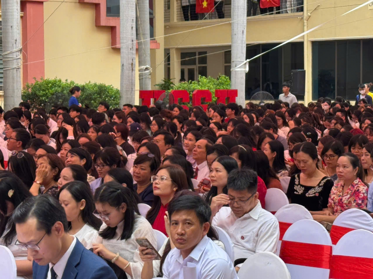 Thầy trò USSH trong ngày Khai giảng năm học 2026-2027 (Ảnh: Thu Lương VOV2)