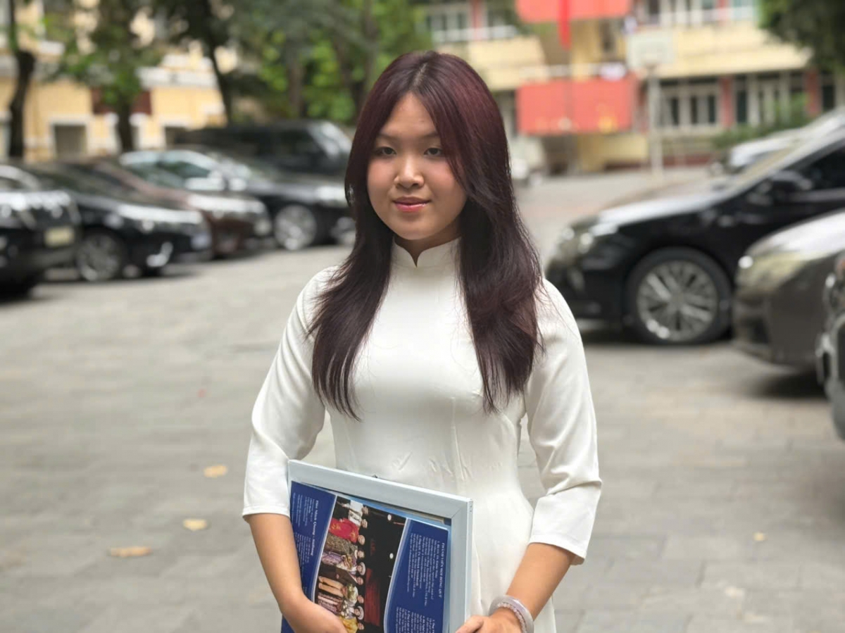 Thủ khoa khối D09- Tân sinh viên ngành tâm lý học K71 Nguyễn Hà Linh (Ảnh: Thu Lương VOV2)