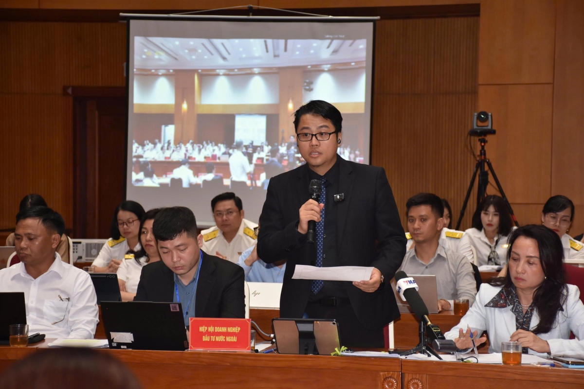 Đại diện Hiệp hội doanh nghiệp FDI nêu các vướng mắc trong hoàn thuế GTGT - Ảnh: Trung Kiên.