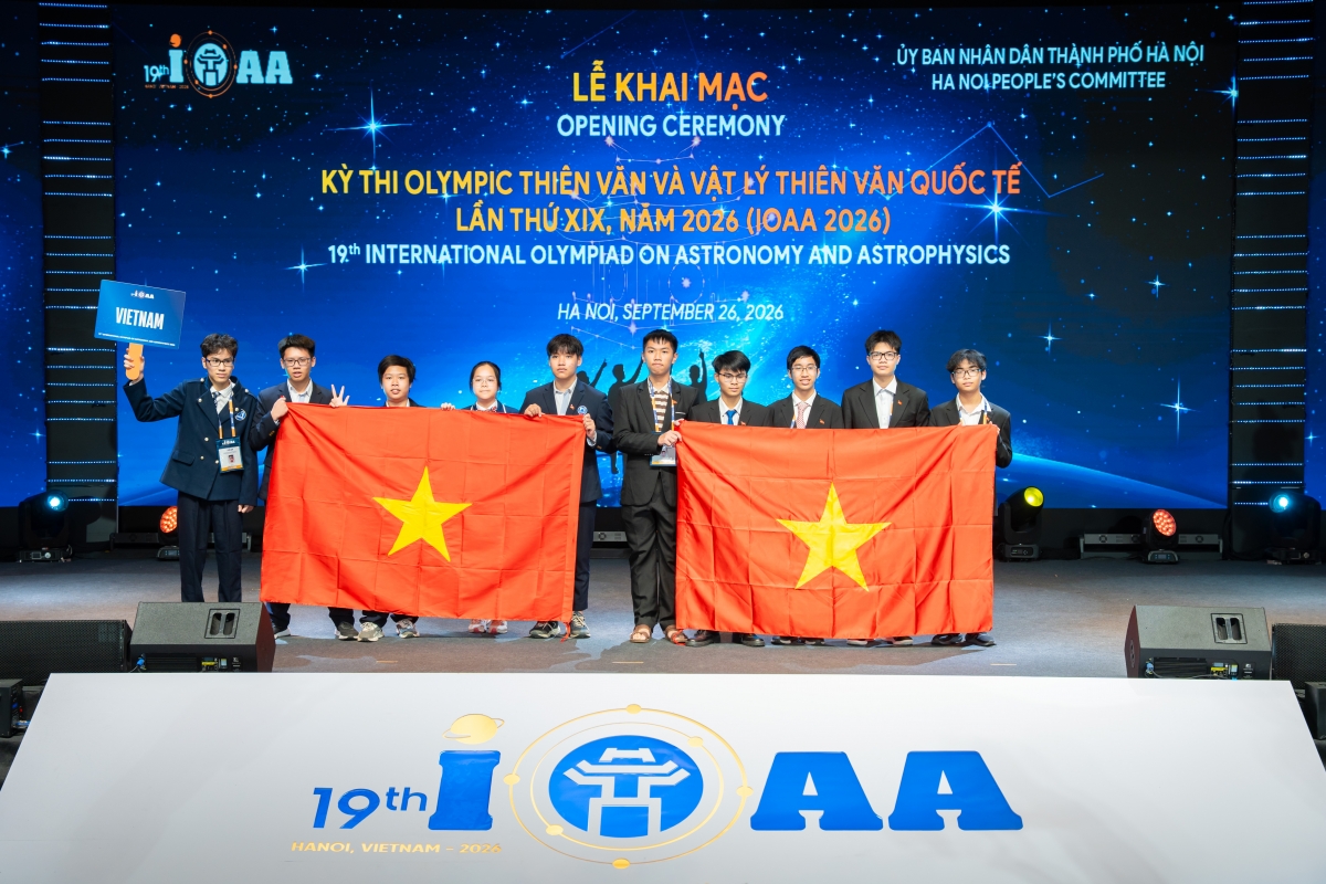 Đoàn học sinh Việt Nam dự IOAA năm 2026 với 10 thành viên. Ảnh: BTC