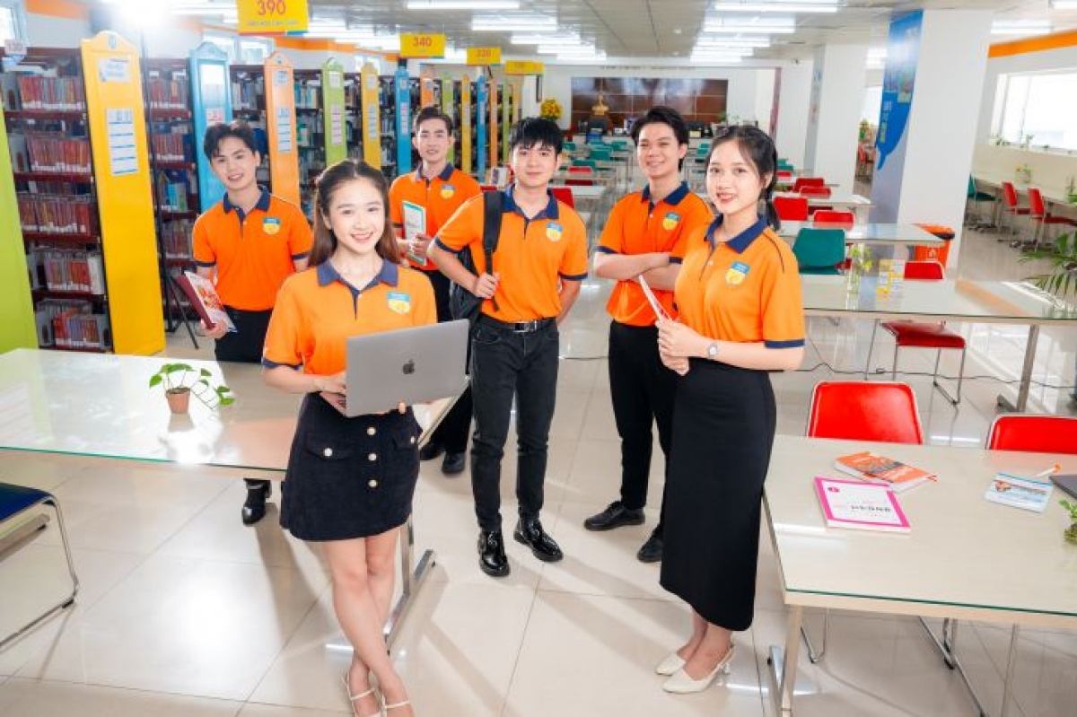 Sinh viên Trường ĐH Hutech ( Ảnh : ĐH Hutech )