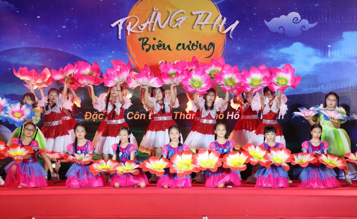 Chương trình năm nay là mùa thứ 9, do Tổng cục Chính trị Quân đội nhân dân Việt Nam và Ủy ban Mặt trận Tổ quốc Việt Nam Thành phố Hồ Chí Minh phối hợp tổ chức (Ảnh: Văn Giang)