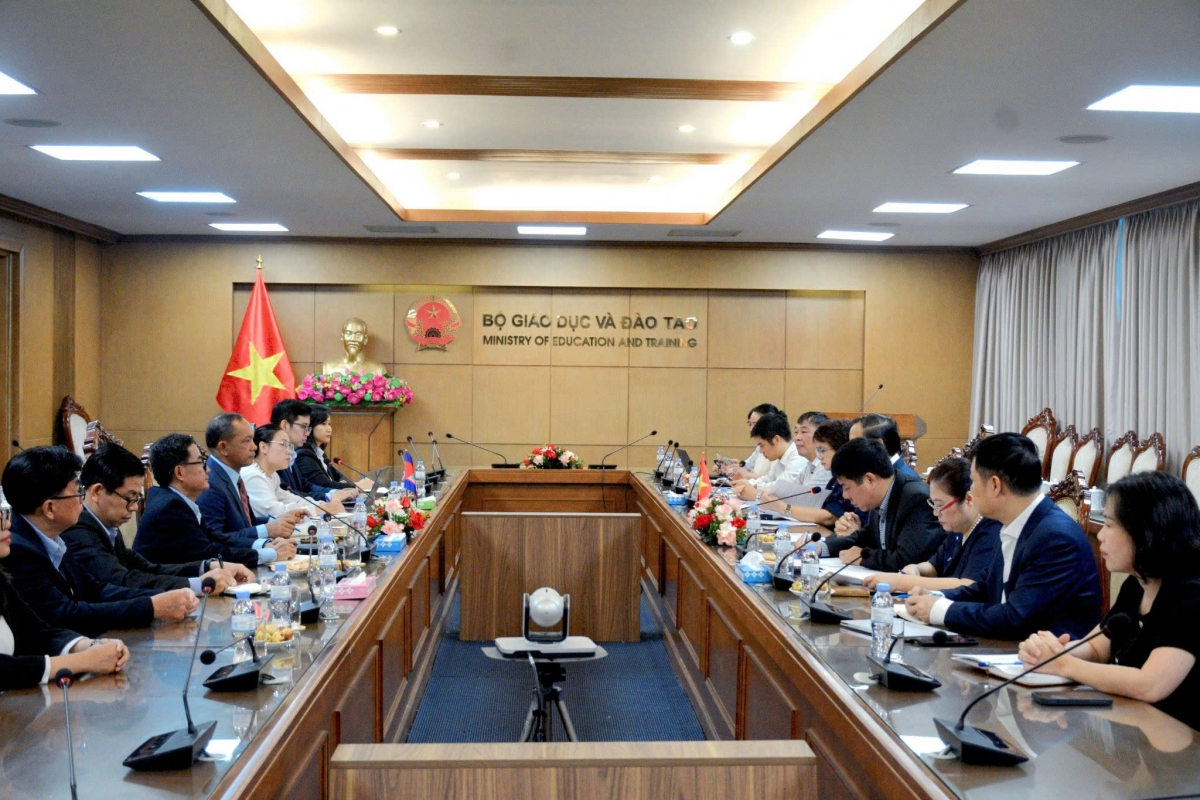  Đại diện Bộ GD&amp;ĐT Việt Nam tiếp đoàn công tác. (Ảnh: MOET)