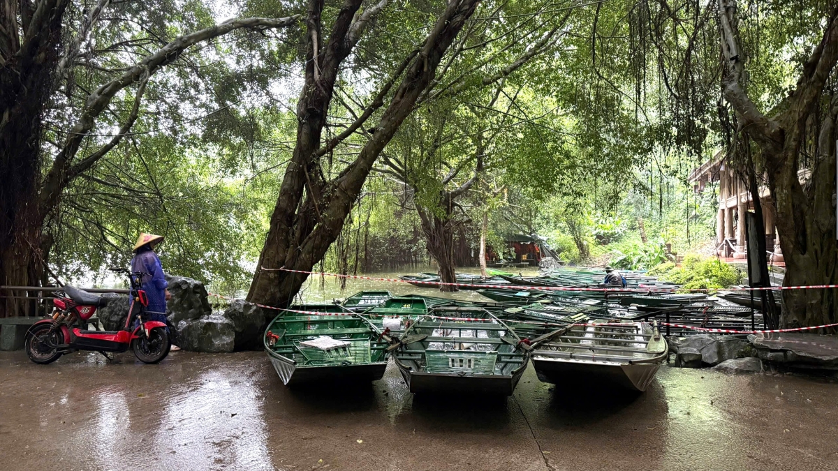 Thuyền chở khách được neo đậu an toàn tại bến. Ảnh: Sở Du lịch Ninh Bình