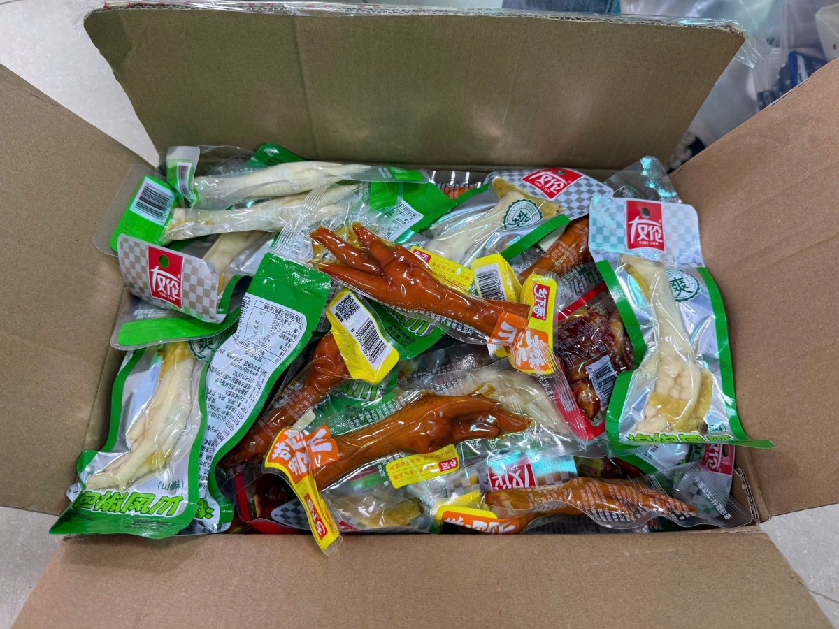 Hàng hóa thu giữ đều không rõ nguồn gốc xuất xứ và đã rã đông - Ảnh: Cục Hải quan.