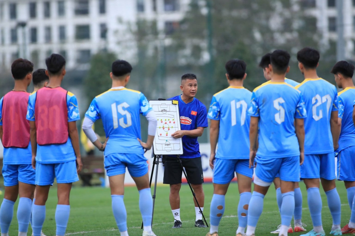 HLV Đinh Hồng Vinh sẽ dẫn dắt U23 Việt Nam tại ASIAD 2026 (Ảnh: VFF)