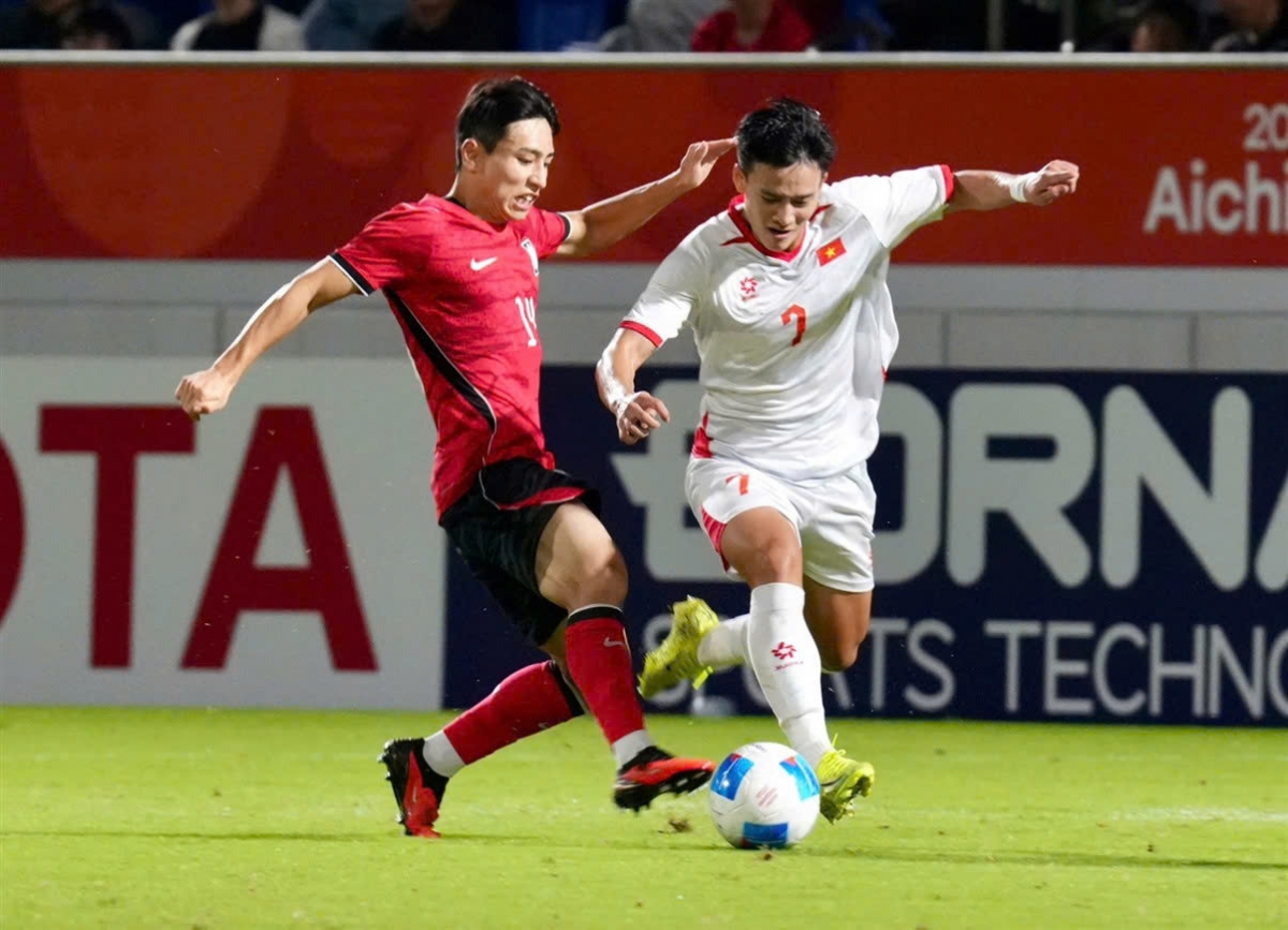 Thanh Nhàn (áo trắng) và các đồng đội cũng có cơ hội ghi bàn vào lưới U23 Hàn Quốc. Ảnh: VFF.