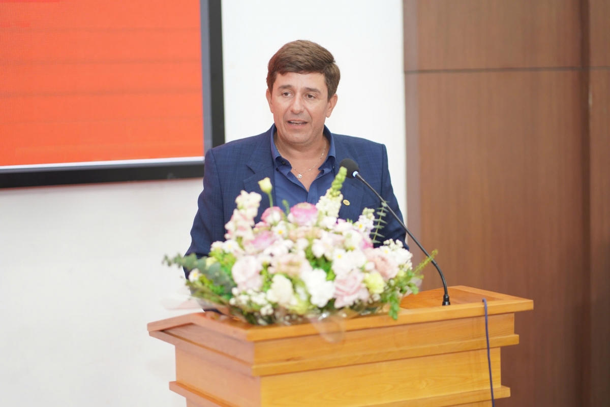 Ông Olivier Messmer, Trưởng Dự án ST4SD (Ảnh: Đại học Phenikaa)