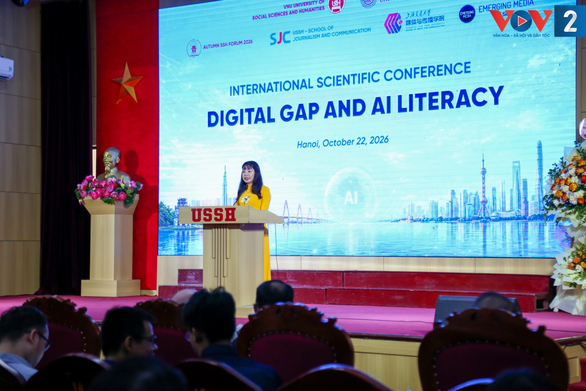 Phó Giáo sư, Tiến sĩ Đặng Thị Thu Hương, Phó Hiệu trưởng Trường Đại học Khoa học Xã hội và Nhân văn, Đại học Quốc gia Hà Nội