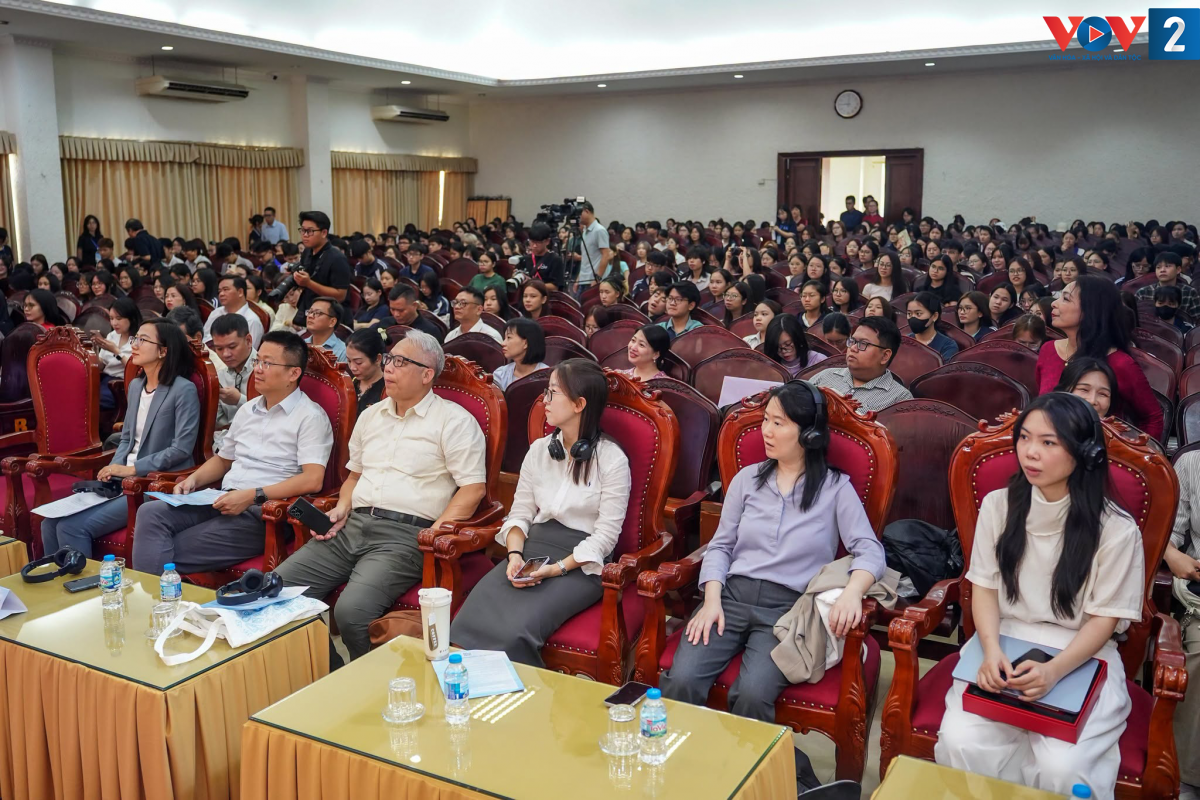 Toàn cảnh Hội thảo khoa học quốc tế “Khoảng cách số và năng lực AI”