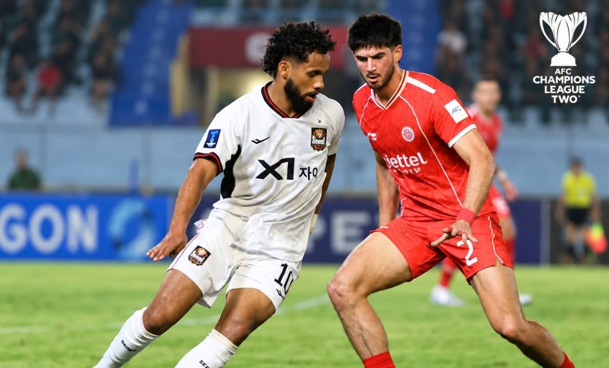 Lương Chí Khải không thể ngăn cản Anderson Oliveira (Ảnh: AFC)
