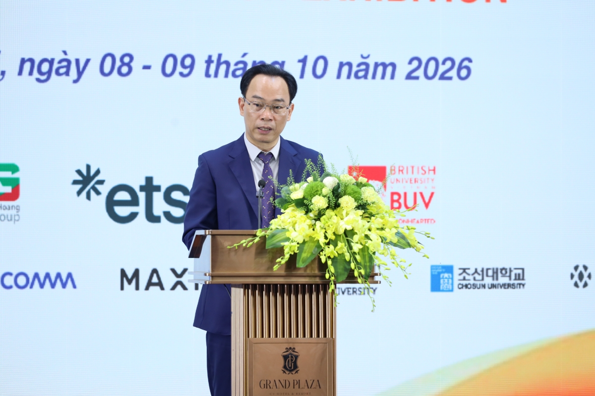 Bộ trưởng Bộ GD-ĐT Hoàng Minh Sơn phát biểu khai mạc triển lãm
(Ảnh: BTC)