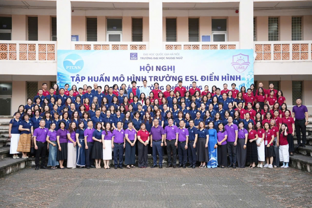Các thầy cô giáo tham gia hội thảo (Ảnh: ULIS)