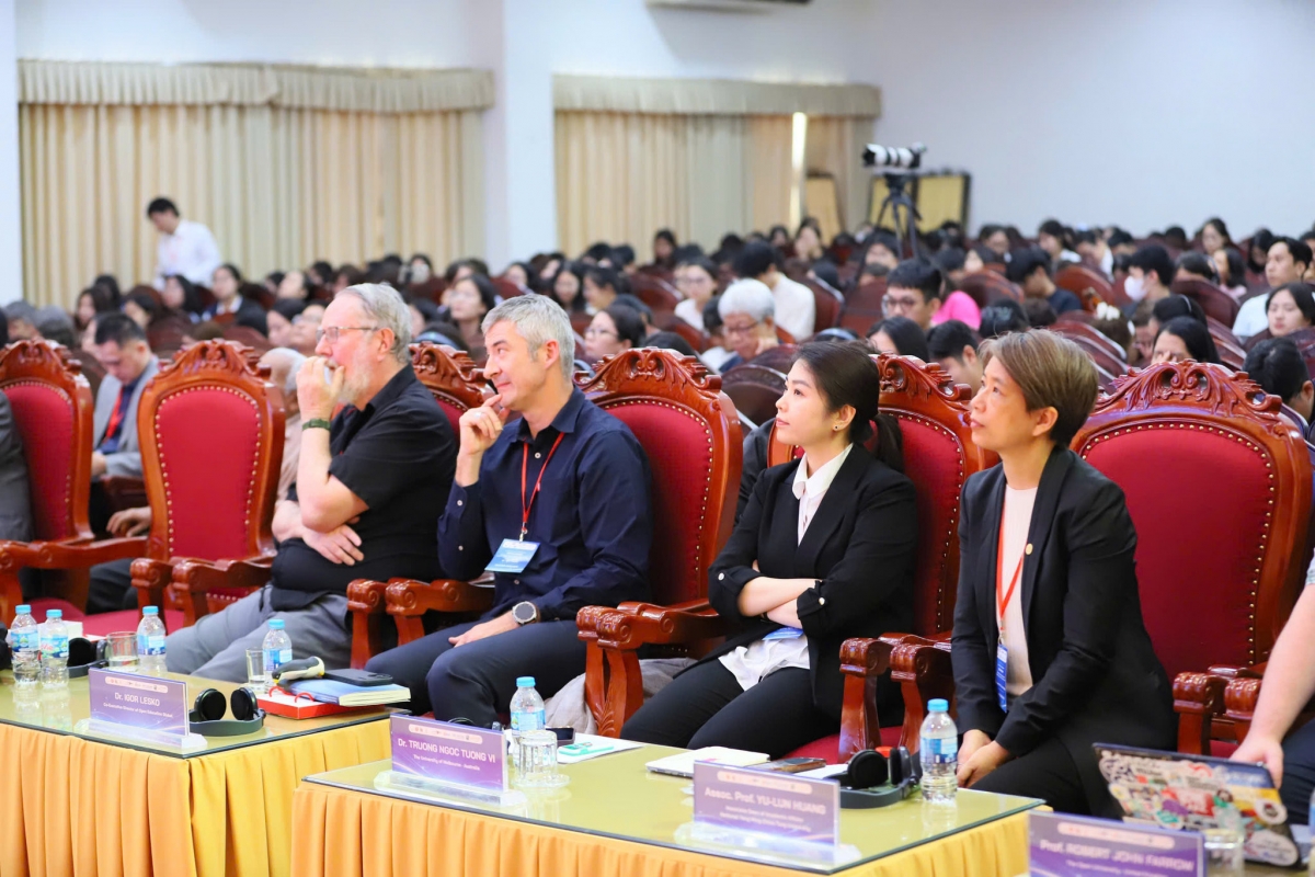 Các đại biểu tham dự Hội thảo khoa học quốc tế “Tương lai mở: Thúc đẩy giáo dục đại học công bằng và bao trùm tại khu vực châu Á - Thái Bình Dương". (Ảnh: USSH)