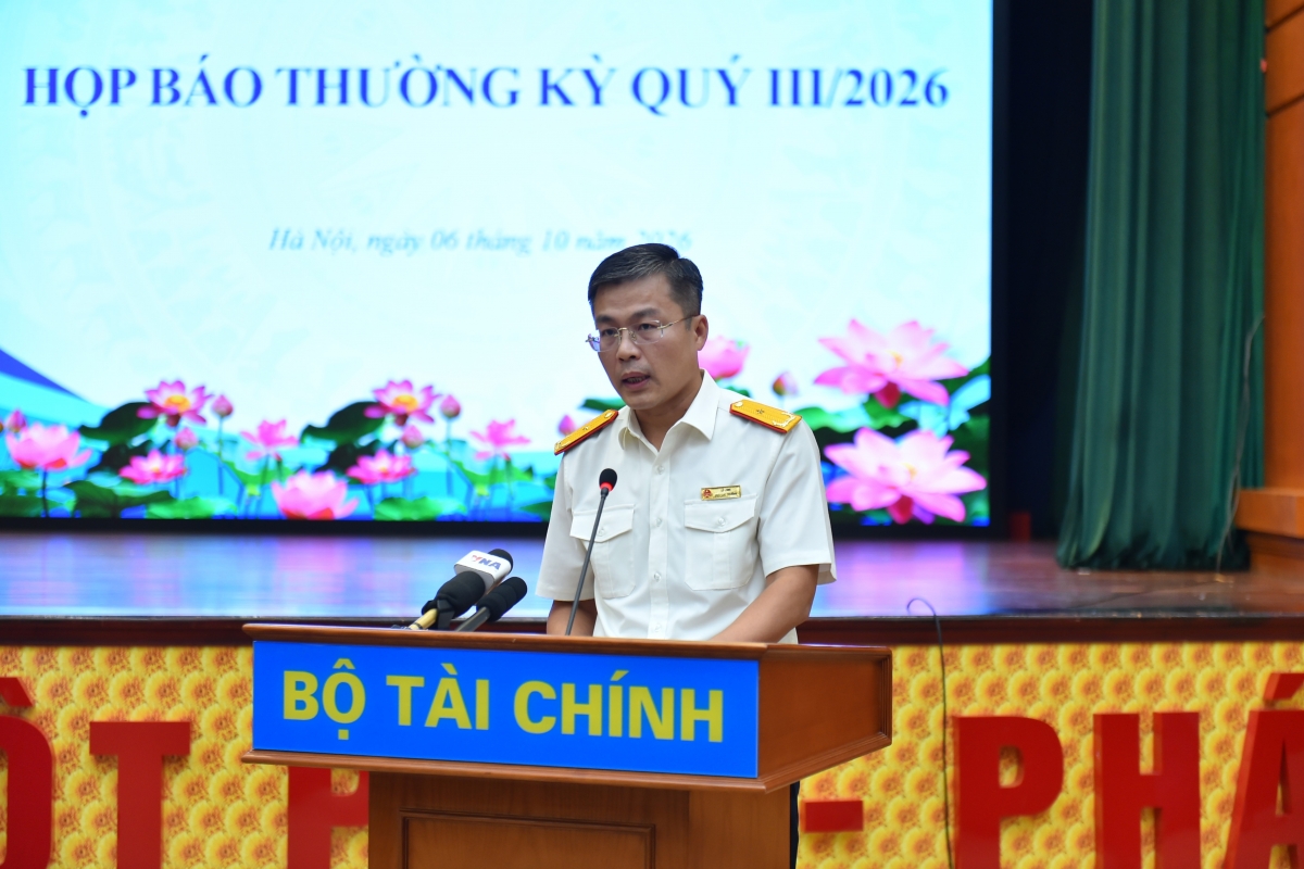 Phó Cục trưởng Cục Thuế Lê Long trao đổi với báo chí về một số vấn đề liên quan quản lý thuế - Ảnh: Bộ Tài chính.