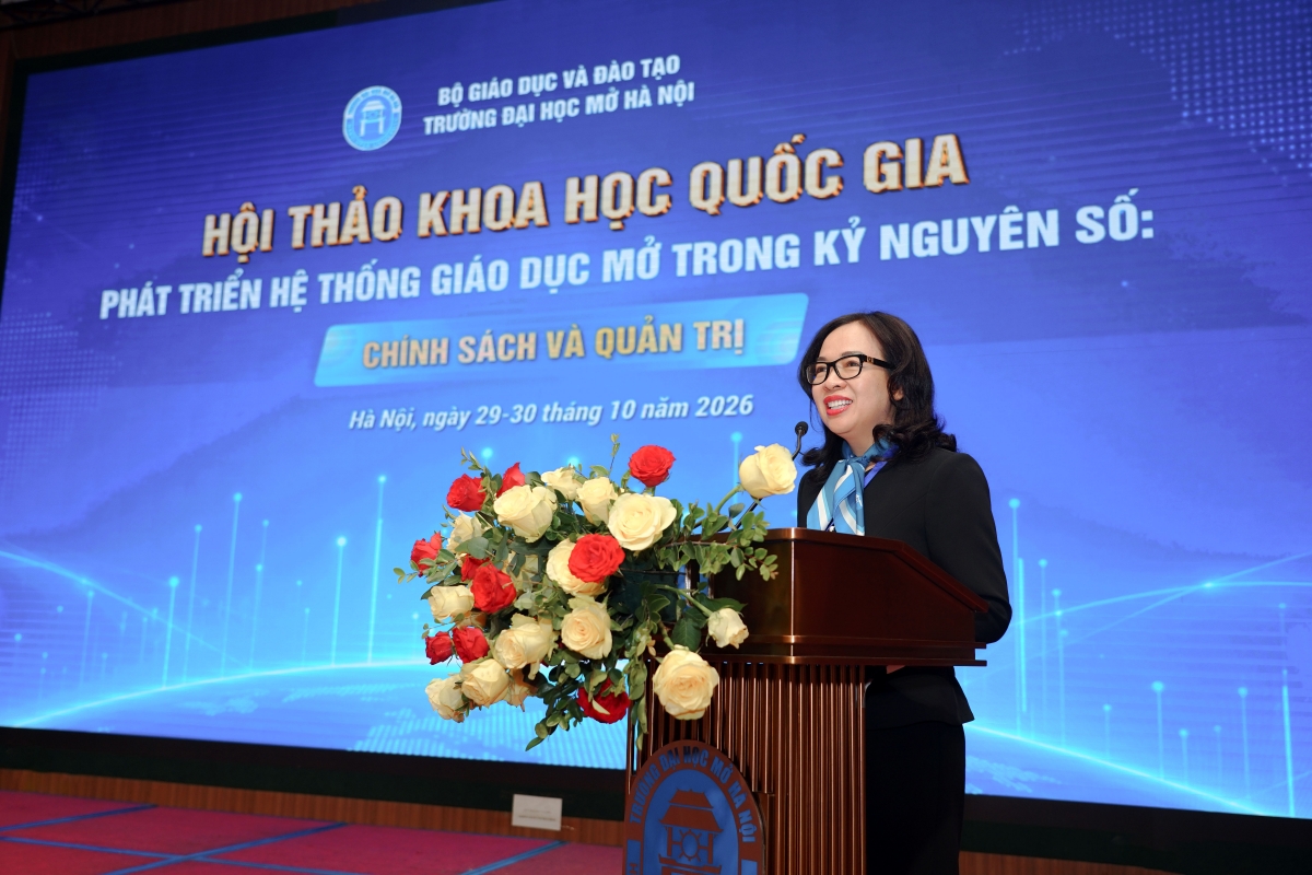 PGS.TS Nguyễn Thị Nhung, Bí thư Đảng ủy, Hiệu trưởng Trường ĐH Mở Hà Nội. Ảnh: HOU